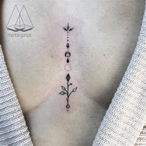 tatuajes en medio de los senos para mujeres|15 majestuosos tatuajes debajo de los senos con。